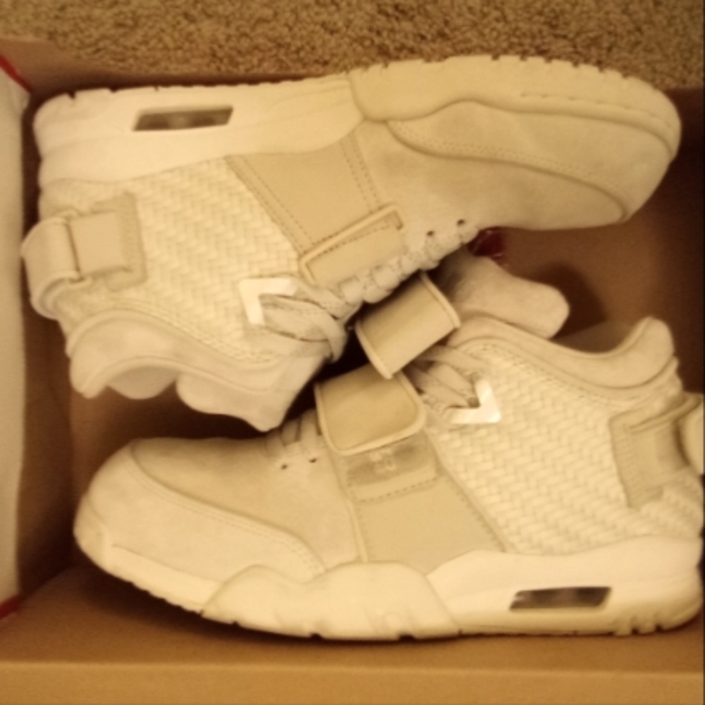 Nike Air TR. V. Cruz "Light Bone"